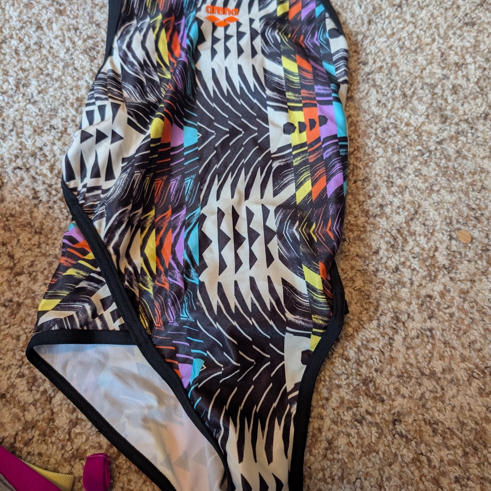 arena Kids One Piece - Black and Multicolor
